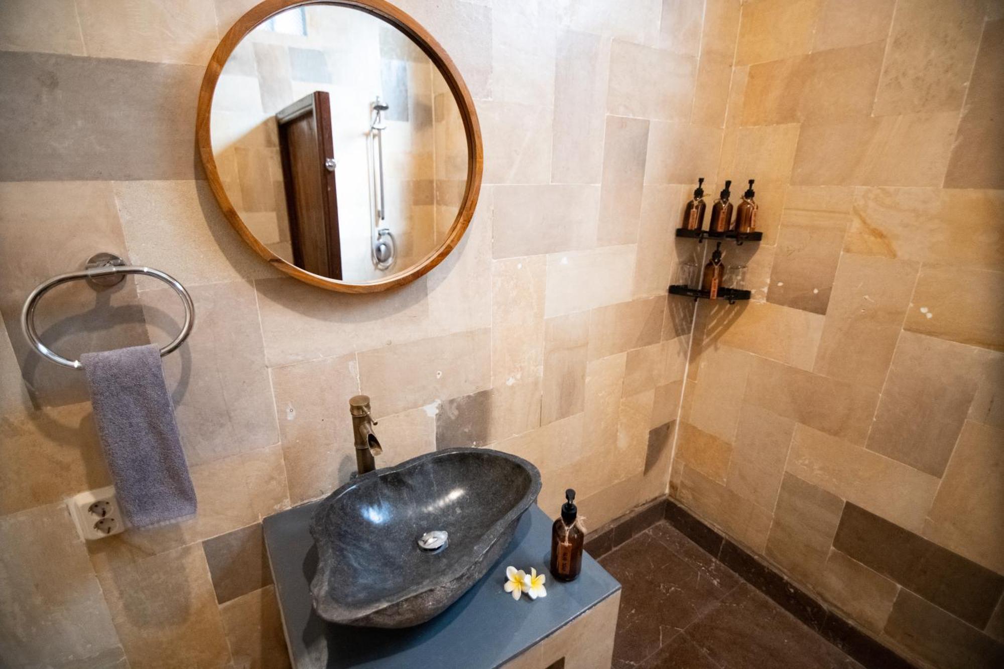 Rumah Singa - Holistic Healing Retreat Гили-Эйр Экстерьер фото